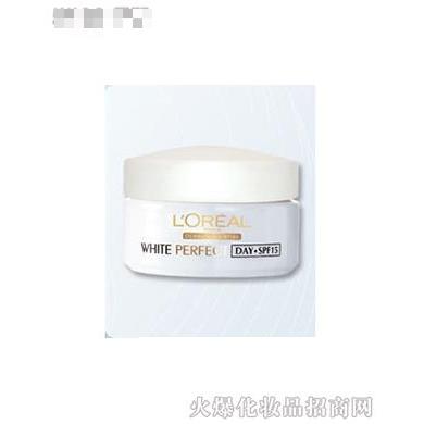 巴黎歐萊雅雪顏三重美白潤膚霜SPF15