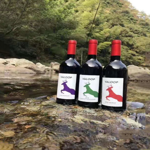 瓦洛浦彩鹿美樂(lè)干紅葡萄酒2.png